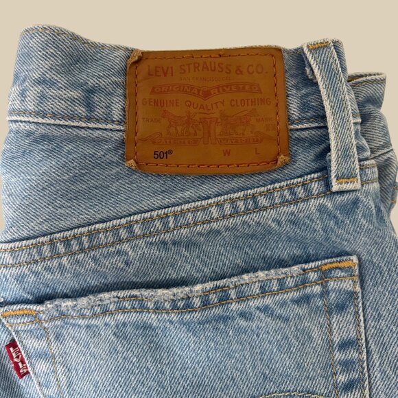 Levis 501 Womens Premium Original Fit Mom Jean Medium Wash Button Fly Size 27x32 - Picture 4 of 11
